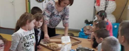 Pieczemy świąteczne pierniczki