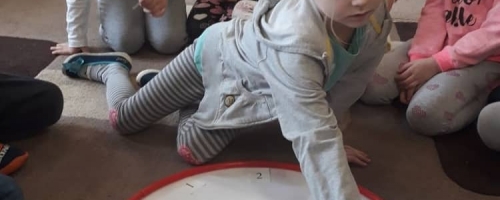 Zabawy z zegarem- Pszczółki rozróżniają godziny