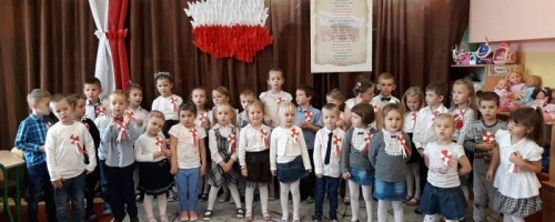 ŚPIEWAMY HYMN NARODOWY