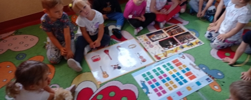 Maluszki poznają instrumenty muzyczne 