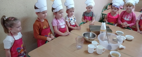 3,4-latki pieką chleb