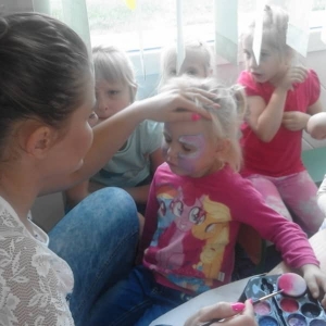 pokaż obrazek - Dzieci malowała pani Lena Żmudzińska